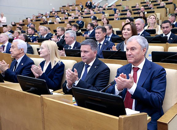 Руководитель фракции "Единая Россия" Дмитрий Кобылкин и члены фракции Вячеслав Володин, Владимир Васильев и Ирина Яровая