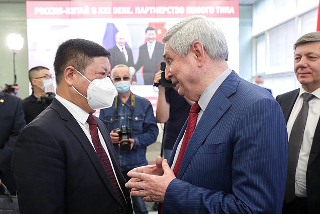 Ambassador of the People's Republic of China to the Russian Federation Zhang Hanhui and First Deputy Chairman of the State Duma Ivan Melnikov