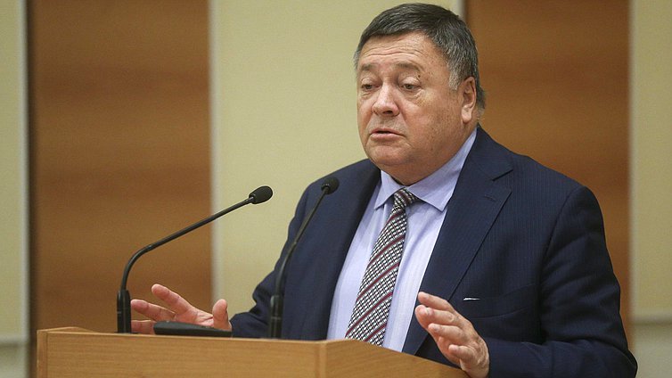 Первый заместитель председателя Комитета Совета Федерации по экономической политике Сергей Калашников