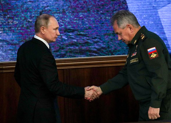 Президент РФ Владимир Путин Министр обороны РФ Сергей Шойгу