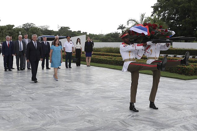 Chairman of the State Duma Vyacheslav Volodin and Vice-President of the National Assembly of People’s Power of the Republic of Cuba Ana María Mari Machado laid a wreath at  the Memorial to the Soviet Internationalist Soldier