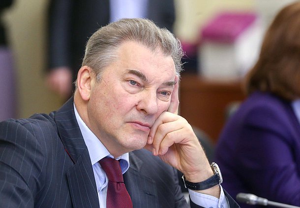 Член Комитета по охране здоровья Владислав Третьяк