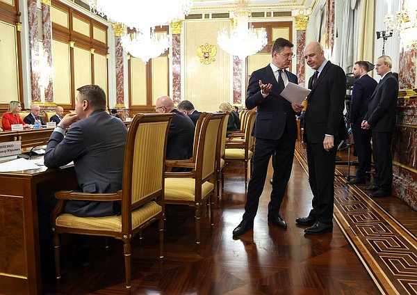 Заместитель Председателя Правительства Александр Новак и Министр финансов РФ Антон Силуанов