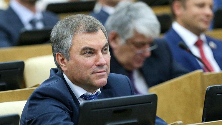 Первое пленарное заседание Государственной Думы седьмого созыва.