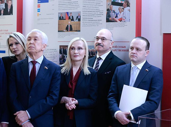 Руководитель фракции "Единая Россия" Владимир Васильев, заместители Председателя Государственной Думы Ирина Яровая и Владислав Даванков и Председатель Комитета по науке и высшему образованию Сергей Кабышев