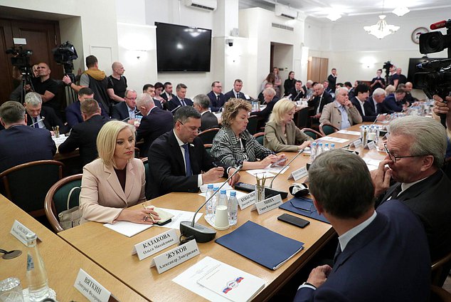 Встреча Министра транспорта РФ Виталия Савельева с членами фракции «Единая Россия»