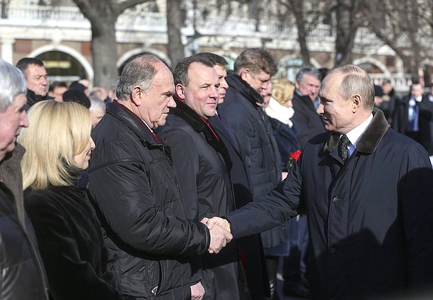 Руководитель фракции КПРФ Геннадий Зюганов и Президент РФ Владимир Путин