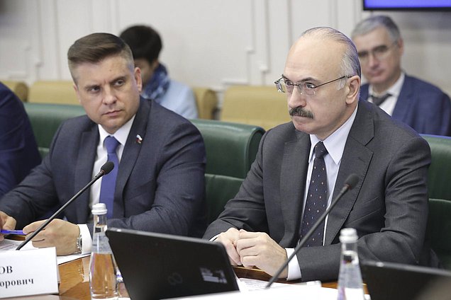 Senator Yuri Arkharov and Chairman of the Committee on Science and Higher Education Sergey Kabyshev