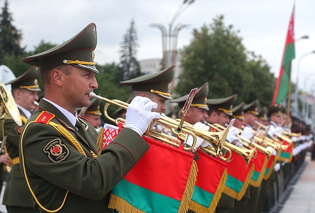 Ceremony of wreath laying to the Victory Monument in Minsk