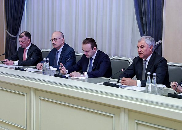 Председатель Комитета по экономической политике Максим Топилин, Председатель Комитета по науке и высшему образованию Сергей Кабышев, заместитель Председателя Государственной Думы Владислав Даванков и Председатель Государственной Думы Вячеслав Володин