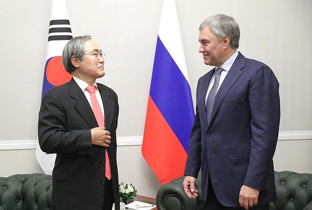 Chairman of the State Duma Viacheslav Volodin and Special Envoy of the President of the Republic of Korea Woo Yoon-keun