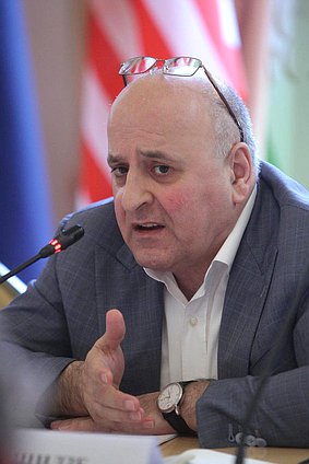 Международный круглый стол на тему "Актуальные международно-правовые проблемы двадцать первого века".
