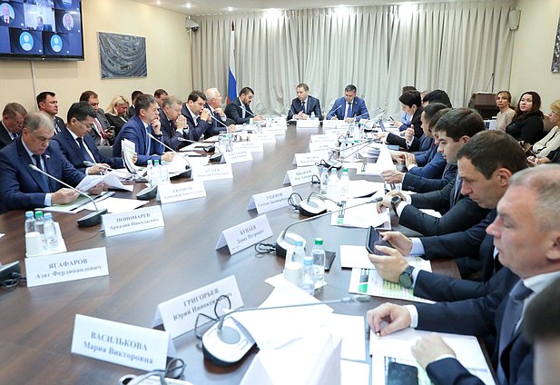 Заседание Комитета по экологии, природным ресурсам и охране окружающей среды с участием Министра природных ресурсов и экологии Александра Козлова