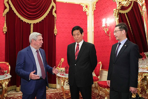 First Deputy Chairman of the State Duma Ivan Melnikov and Chairman of the Standing Committee of the National People's Congress of the People's Republic of China Li Zhanshu