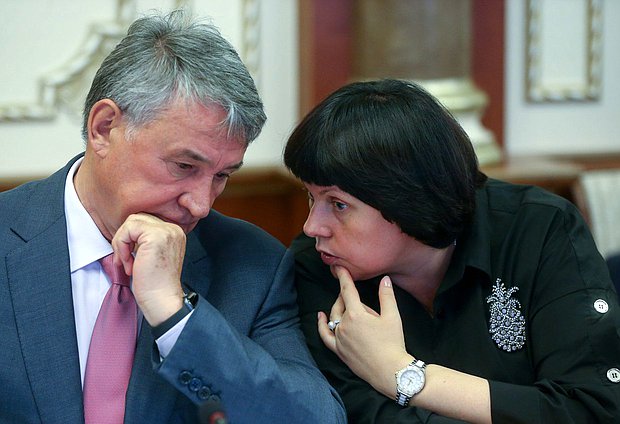Deputy Chairman of the Federation Council Yuri Vorobyev and member of the Committee on State Building and Legislation Elena Afanasieva