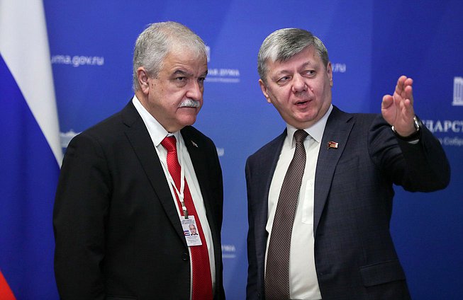 First Deputy Chairman of Committee on International Affairs Dmitry Novikov (right)