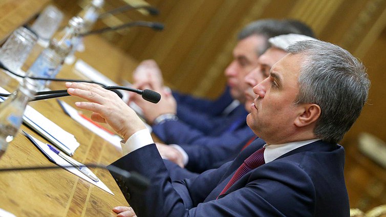 Председатель Государственной Думы Вячеслав Володин во время встречи.Фото: Анна Исакова/Фотослужба Государственной Думы.