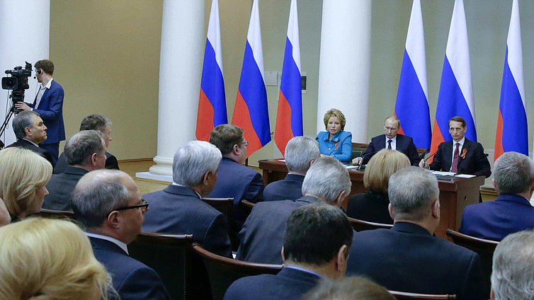 Рабочая поездка Председателя Государственной Думы Федерального Собрания Российской Федерации С.Е.Нарышкина в Северо-Западный федеральный округ. Встреча Президента Российской Федерации В.В.Путина с членами Совета законодателей Российской Федерации при Федеральном Собрании Российской Федерации.