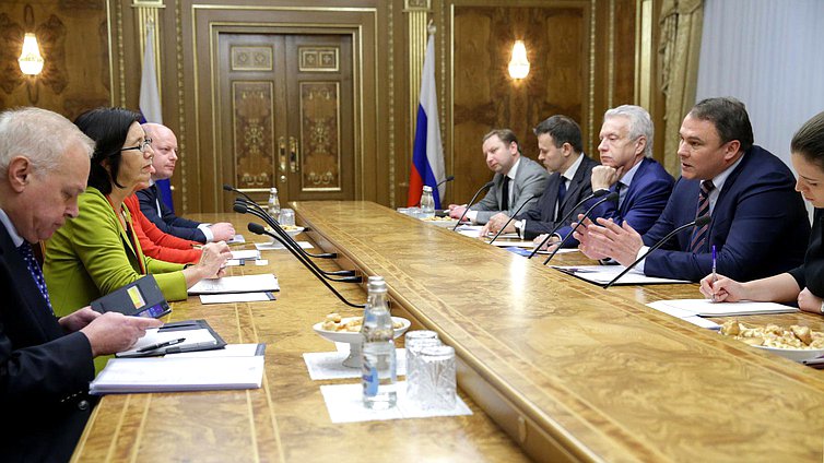 Встреча заместителя Председателя Государственной Думы Петра Толстого с Председателем Парламентской ассамблеи Организации по безопасности и сотрудничеству в Европе Кристине Муттонен.