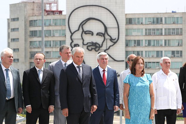 Chairman of the State Duma Vyacheslav Volodin laid a wreath at the José Martí Memorial