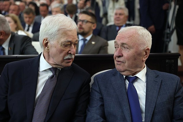 Чрезвычайный и Полномочный Посол Российской Федерации в Республике Беларусь Борис Грызлов и аудитор Счетной палаты РФ Валерий Богомолов