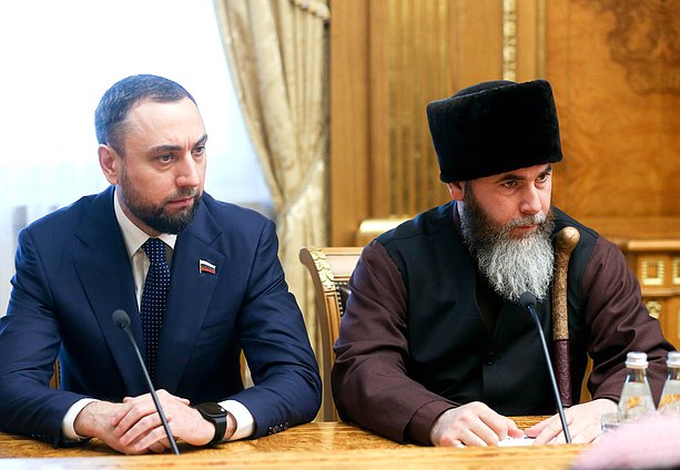 First Deputy Chairman of the Committee on Issues of Nationalities Shamsail Saraliev and Mufti of the Chechen Republic Salah-haji Mezhiev