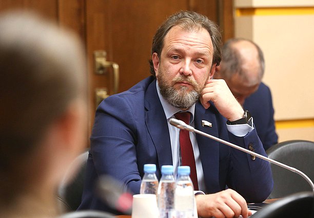 Первый заместитель Председателя Комиссии по Регламенту и обеспечению деятельности Государственной Думы Андрей Кузнецов