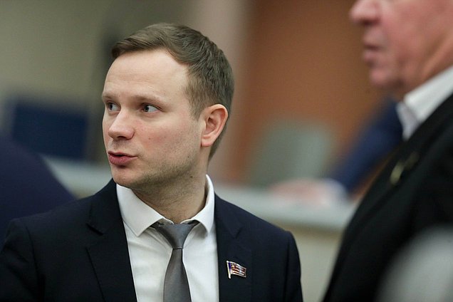 Заместитель Председателя Комитета по молодежной политике Владимир Исаков