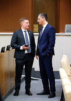 Член Комитета по промышленности и торговле Владимир Плякин и Председатель Комитета Владимир Гутенев
