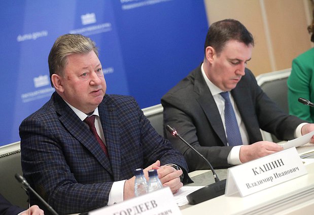Председатель Комитета по аграрным вопросам Владимир Кашин и Министр сельского хозяйства РФ Дмитрий Патрушев