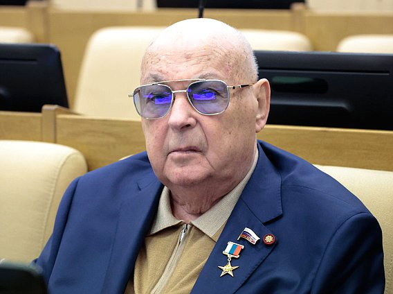 Член фракции "Единая Россия" Владимир Ресин