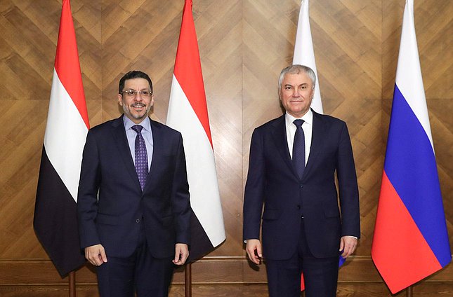 国家杜马主席维亚切斯拉夫·沃洛金和也门部长会议主席、外交部长艾哈迈德·阿瓦德·本·穆巴拉克