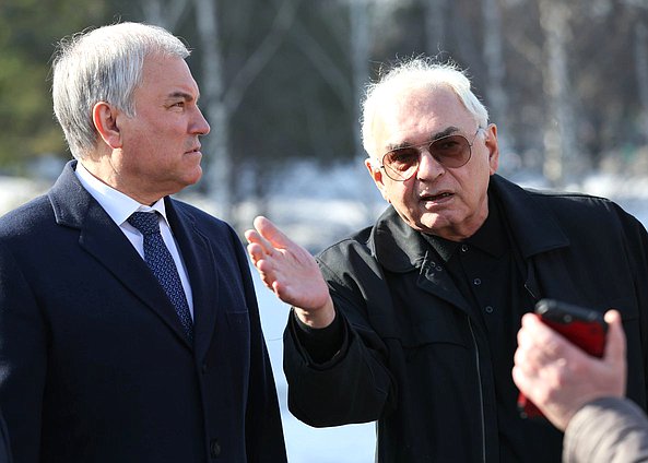 Председатель Государственной Думы Вячеслав Володин и Генеральный директор киноконцерна «Мосфильм» Карен Шахназаров