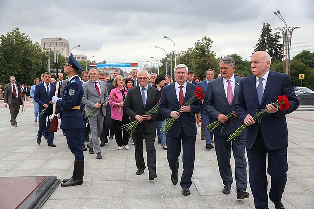 Церемония возложения венка и цветов к Монументу Победы в Минске