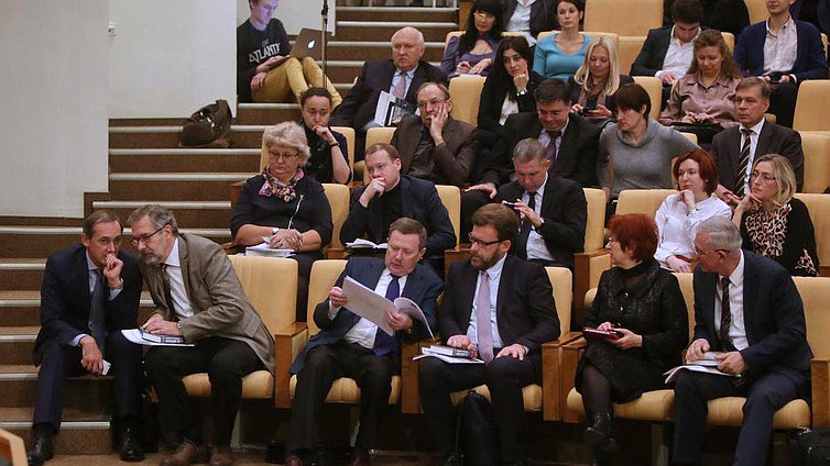Круглый стол Комитета по образованию на тему "Русский мир в глобальных цивилизационных процессах".