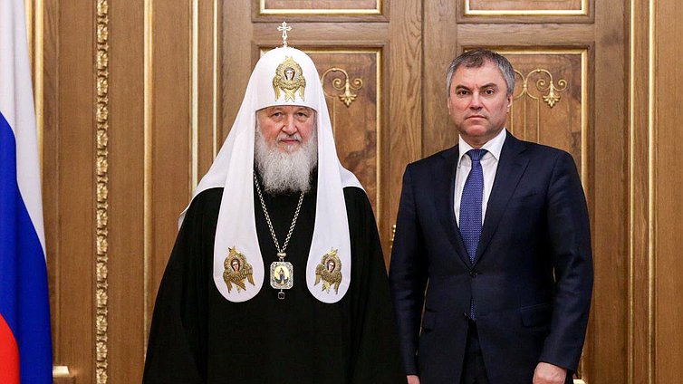 Патриарх Московский и всея Руси Кирилл и Председатель Государственной Думы Вячеслав Володин во время встречи перед открытием V Рождественских Парламентских встреч. Фото: Анна Исакова/Фотослужба Государственной Думы