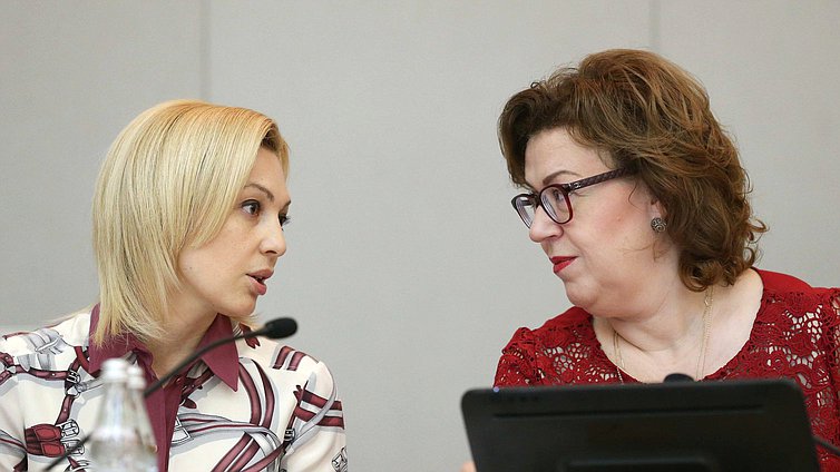Заместители Председателя Государственной Думы Ольга Тимофеева и Ольга Епифанова