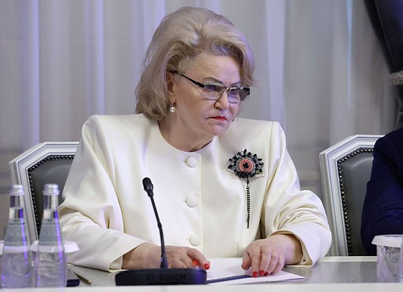Председатель Комитета по защите семьи, вопросам отцовства, материнства и детства Нина Останина