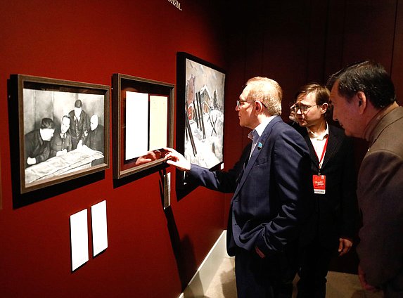 Члены делегаций стран-членов ОДКБ посетили выставки "Великая Победа. Россия - моя история" и "Без срока давности. Нюрнберг. 80 лет" в Москве