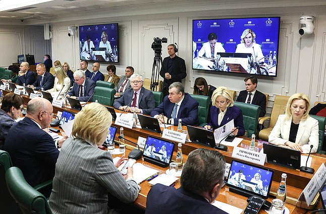 Reunión de la Comisión parlamentaria de investigación de los actos delictivos cometidos contra menores por el régimen de Kiev
