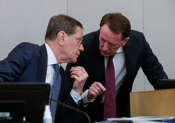 Первый заместитель Председателя Государственной Думы Александр Жуков и заместитель Председателя Государственной Думы Алексей Гордеев