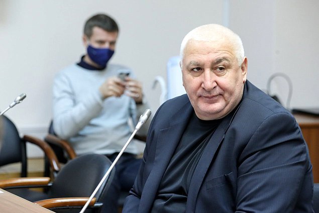 Член Комитета по бюджету и налогам Мурат Хасанов