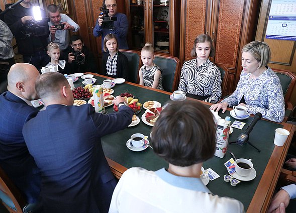 Встреча депутатов с многодетной семьей