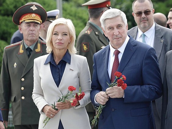 Председатель Комитета по культуре Ольга Казакова и Первый заместитель Председателя Государственной Думы Иван Мельников
