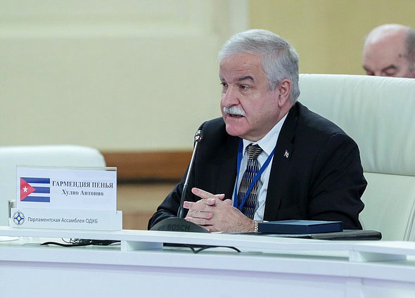 Чрезвычайный и Полномочный Посол Республики Куба в Российской Федерации Хулио Антонио Гармендия Пенья
