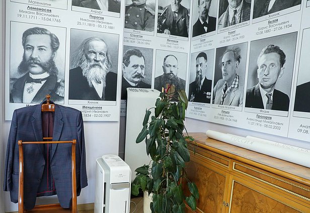 Открытие выставки, посвященной памяти Владимира Жириновского