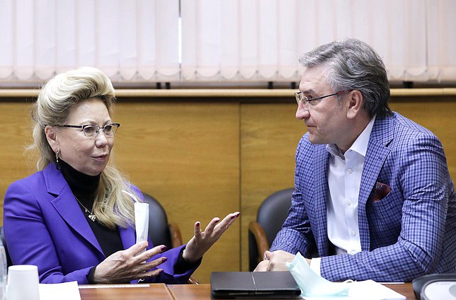 Члены Комитета по бюджету и налогам Галина Данчикова и Айрат Фаррахов