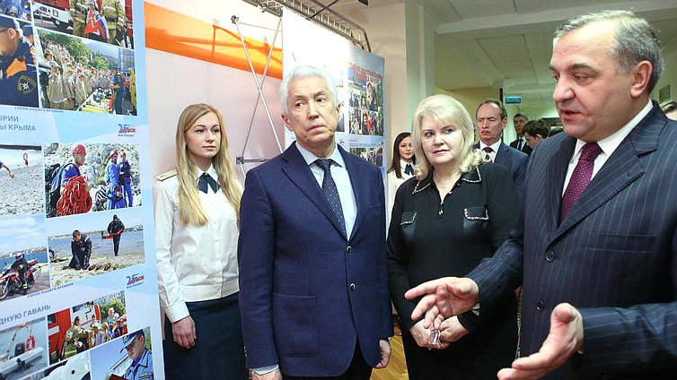 Открытие выставки «Мы первыми приходим на помощь и служим людям», посвященной 25-летию МЧС России. 