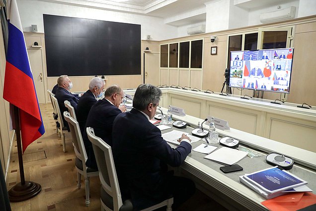 Руководители фракций Государственной Думы приняли участие в заседании Госсовета в режиме ВКС