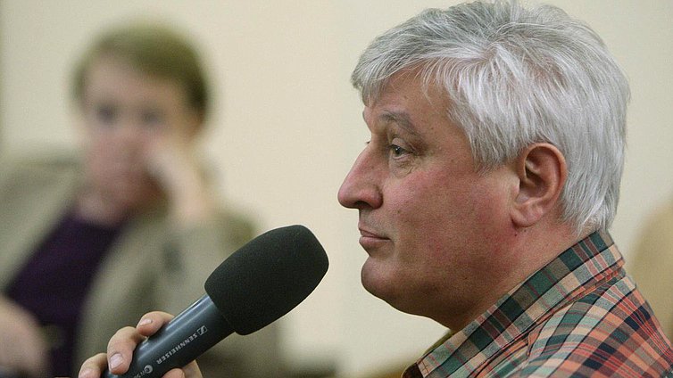 Заседание медиа клуба Государственной Думы.  Гостем клуба стал Рустам Арифджанов.
